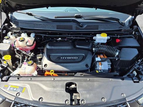 Used 2022 Chrysler Pacifica Touring-L FWD image 23