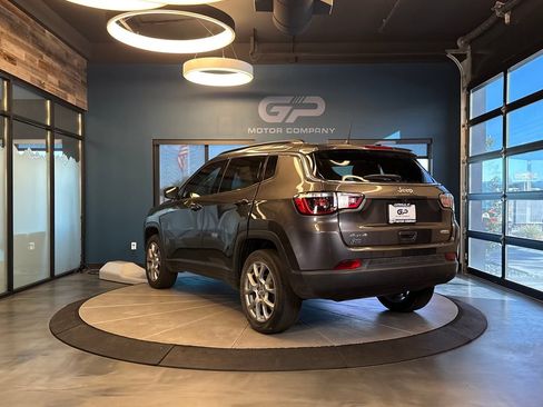 Used 2022 Jeep Compass Latitude AWD/4WD image 5