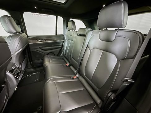 New 2025 Jeep Grand Cherokee Limited image 25
