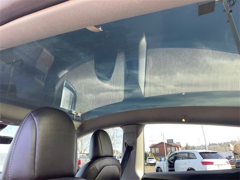 Used 2022 Tesla Model Y Long Range image 29