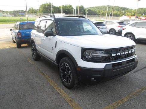 New 2025 Ford Bronco Sport Outer Banks w/ Outer Banks Tech Package+ image 2