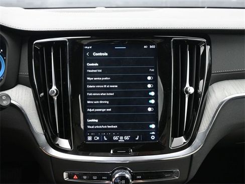 Used 2024 Volvo V60 B5 Cross Country Ultimate image 17