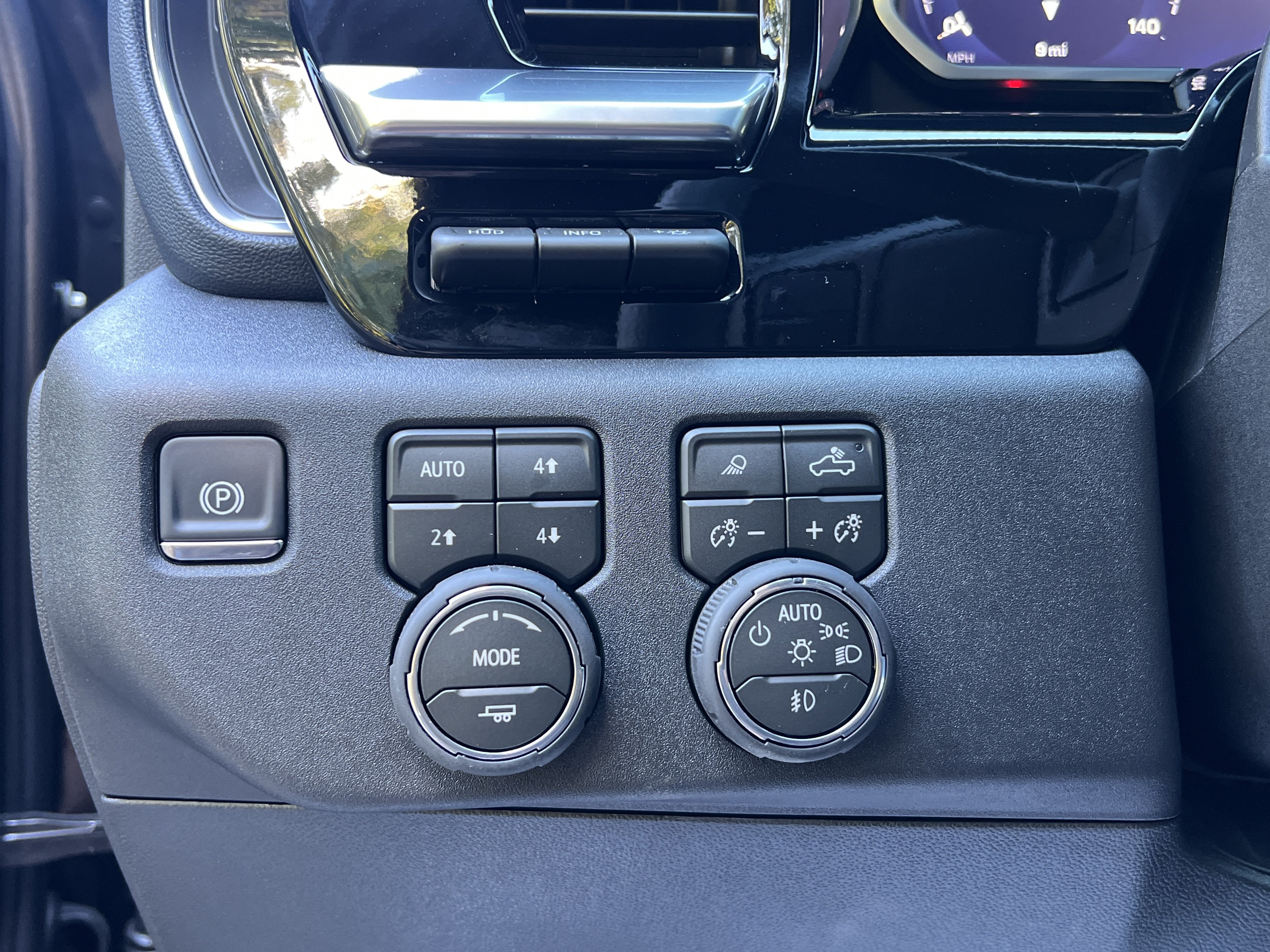 New 2026 Chevrolet Silverado 2500 High Country w/ High Country Premium Package AWD/4WD image 19