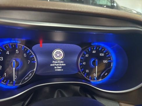 Used 2019 Chrysler Pacifica Limited w/ Advanced Safetytec Group image 9