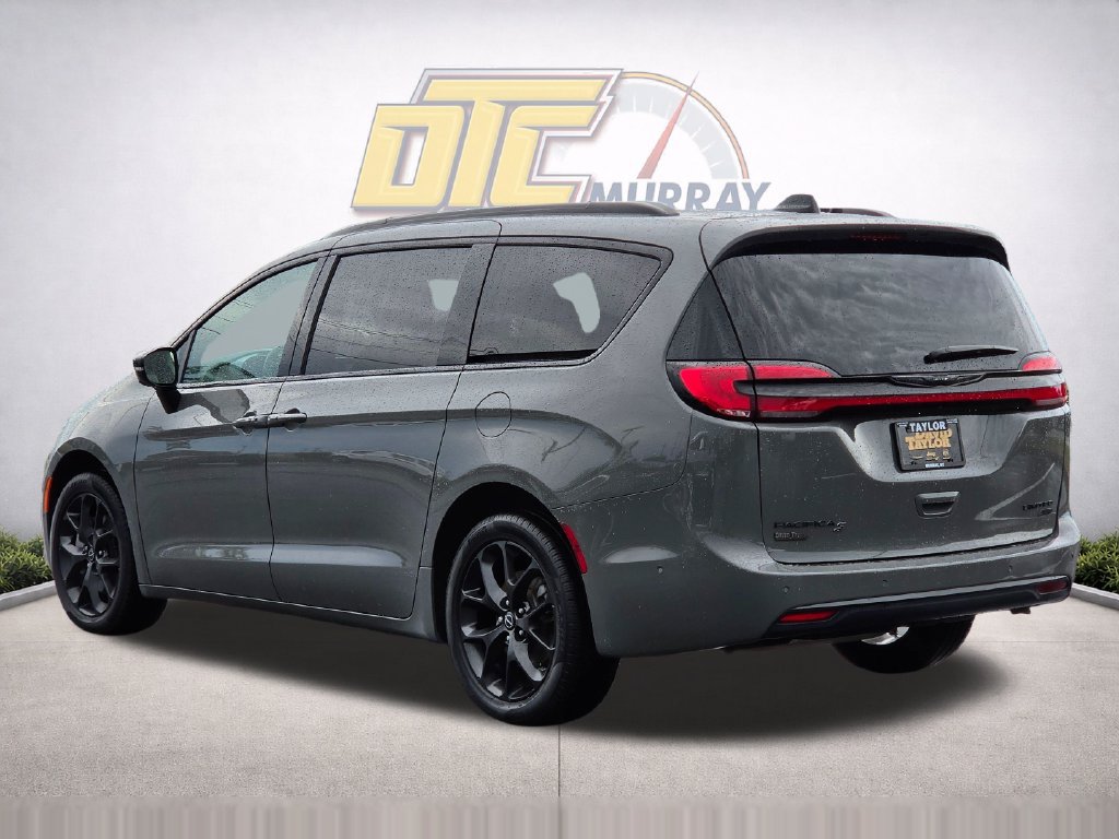 Used 2025 Chrysler Pacifica Limited AWD/4WD image 7