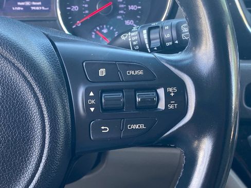 Used 2017 Kia Sedona LX w/ LX Essentials Premium Package FWD image 25