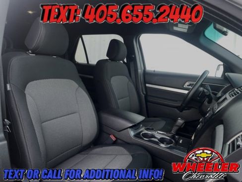 Used 2017 Ford Explorer XLT image 12