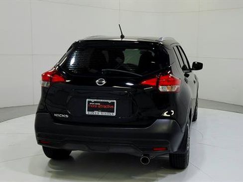Used 2019 Nissan Kicks S FWD image 7