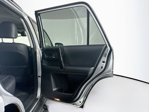 Used 2020 Toyota 4Runner TRD Off-Road Premium image 31