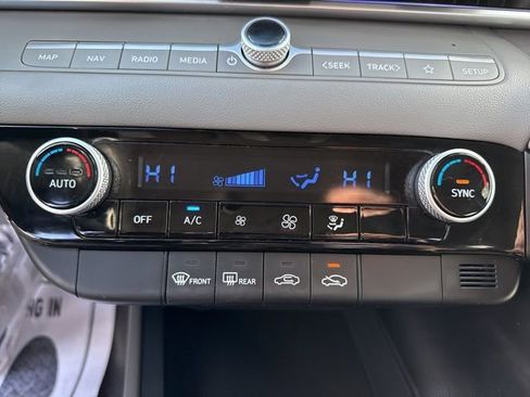 Certified 2024 Hyundai Elantra SEL image 35