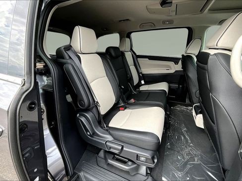 New 2026 Honda Odyssey Elite image 9