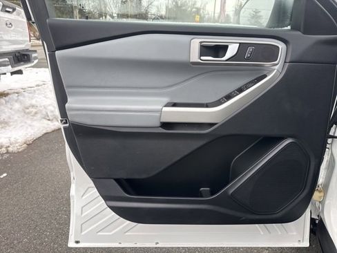 Used 2021 Ford Explorer XLT w/ Equipment Group 202A image 15