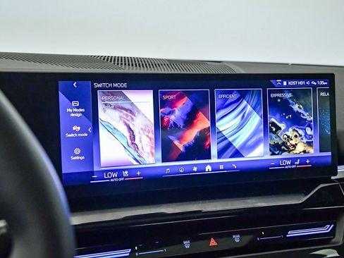 Used 2025 BMW 530i w/ Premium Package image 26