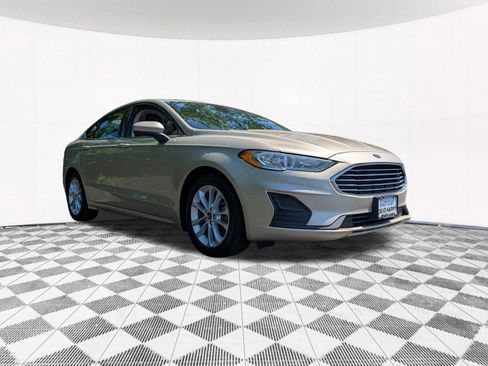 Used 2019 Ford Fusion SE FWD image 14