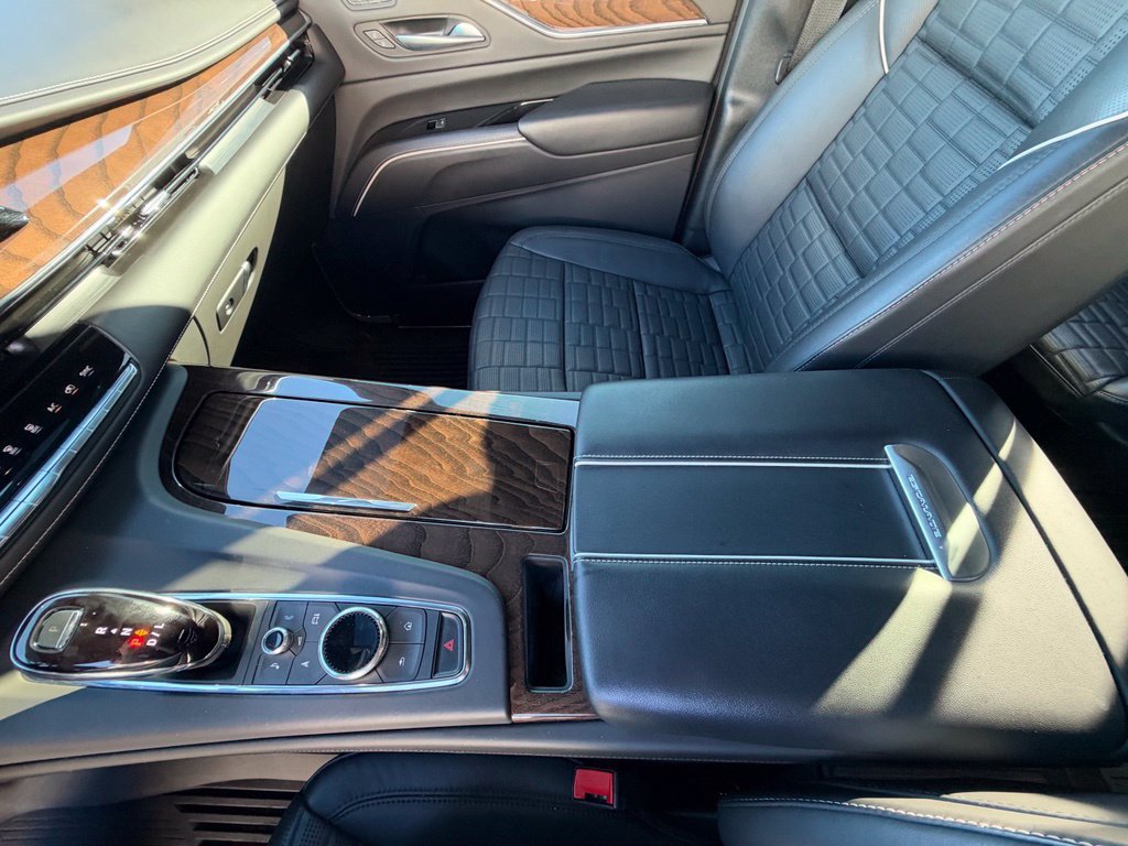Used 2023 Cadillac Escalade ESV Sport Platinum w/ Heavy-Duty Trailer Package AWD/4WD image 14