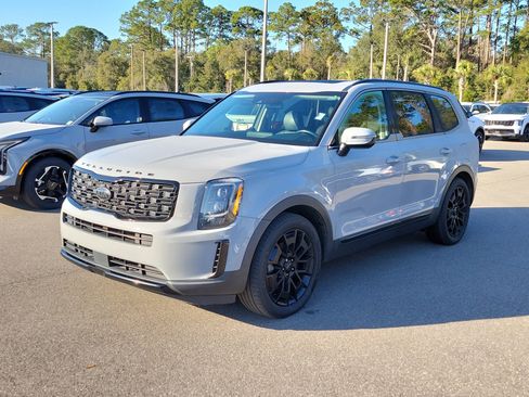 Used 2021 Kia Telluride EX w/ EX Premium Package image 3