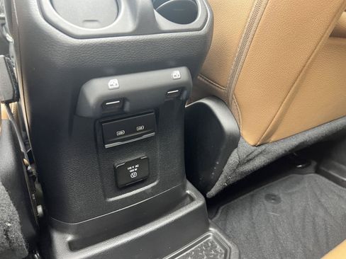 Used 2022 Jeep Wrangler Unlimited Sahara w/ Cold Weather Group AWD/4WD image 26