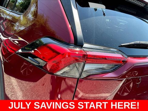 Used 2020 Toyota RAV4 LE FWD image 23