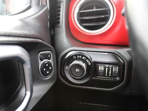 Used 2018 Jeep Wrangler Rubicon AWD/4WD image 32