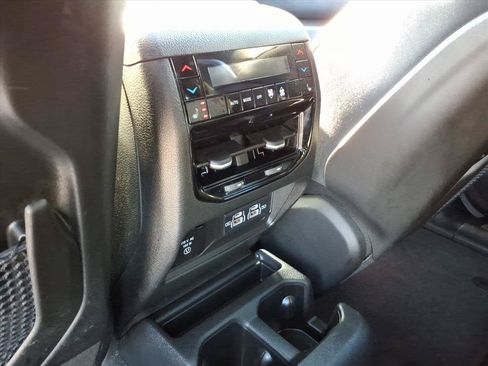 Used 2023 Jeep Grand Cherokee L Overland w/ Luxury Tech Group IV AWD/4WD image 12