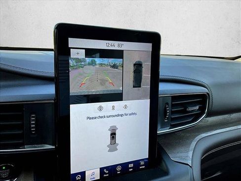 Used 2020 Ford Explorer Platinum w/ Premium Technology Package image 20