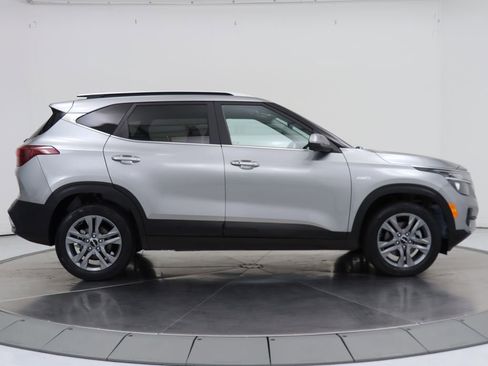 Used 2023 Kia Seltos S AWD/4WD image 6