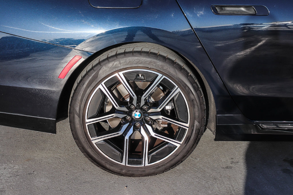 Used 2024 BMW 740i RWD image 12