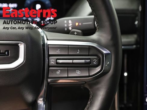 Used 2025 GMC Yukon XL Denali AWD/4WD image 16