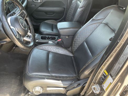 Used 2021 Jeep Gladiator Overland AWD/4WD image 13