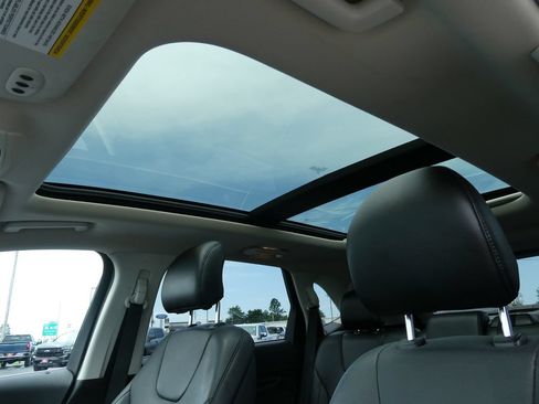 Used 2017 Ford Edge Titanium w/ Equipment Group 301A AWD/4WD image 26