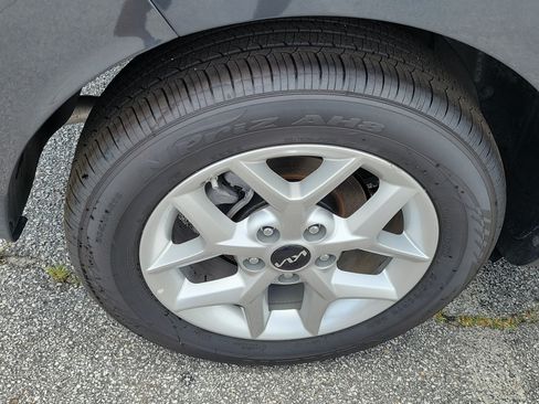 Certified 2025 Kia Soul LX w/ LX Technology Package FWD image 7