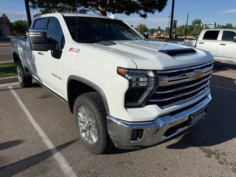 Used 2024 Chevrolet Silverado 2500 LTZ w/ LTZ Convenience Package AWD/4WD image 2
