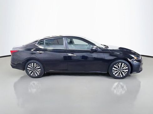 Used 2024 Nissan Altima 2.5 SV FWD image 10