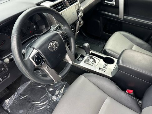 Used 2022 Toyota 4Runner SR5 Premium w/ Moonroof Package RWD image 10