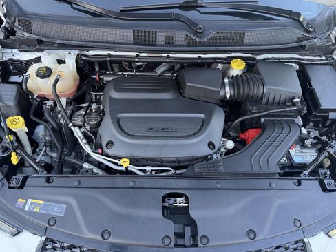 Used 2022 Chrysler Pacifica Limited image 34