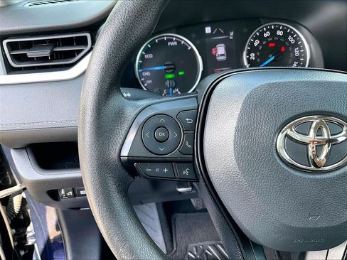 Used 2022 Toyota RAV4 XLE AWD/4WD image 23