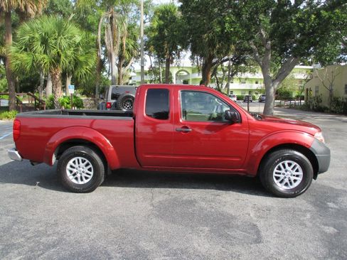 Used 2016 Nissan Frontier SV RWD image 3
