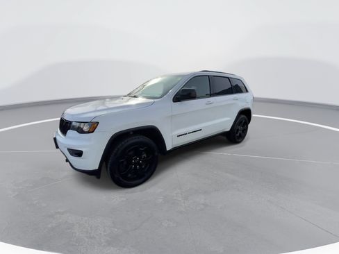 Used 2020 Jeep Grand Cherokee Laredo AWD/4WD image 8