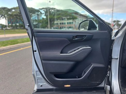 Used 2023 Toyota Highlander LE image 16