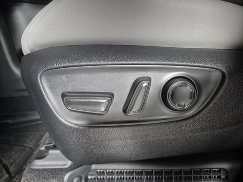 New 2026 Toyota Sienna XLE FWD image 16