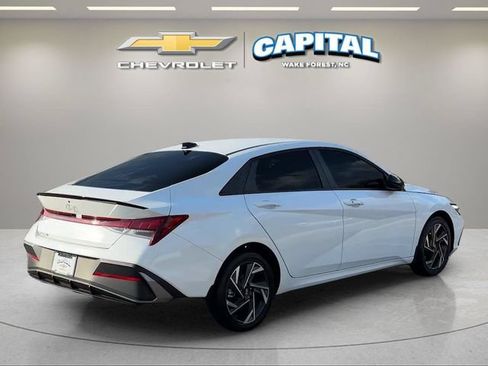 Used 2025 Hyundai Elantra Sport FWD image 5