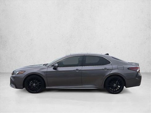 Used 2022 Toyota Camry XSE FWD image 9