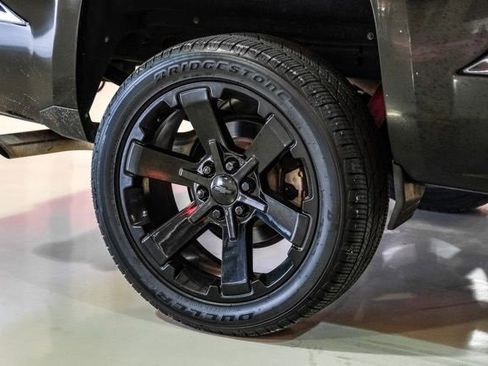 Used 2018 Chevrolet Silverado 1500 LTZ Z71 w/ Midnight Edition image 43