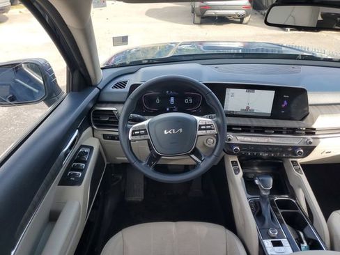 Used 2024 Kia Telluride EX w/ EX Captain's Chair Package image 29
