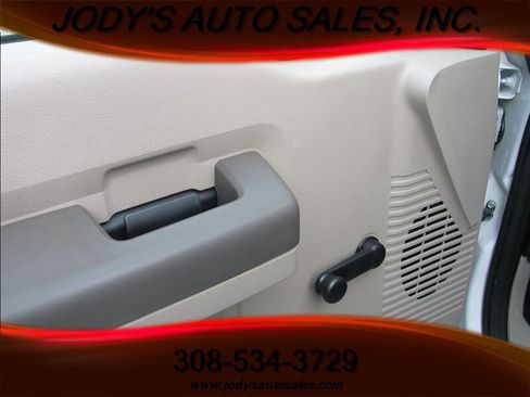 Used 2009 Ford F250 XL image 3