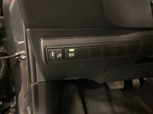 Used 2025 Toyota Corolla SE w/ SE Premium Package FWD image 14