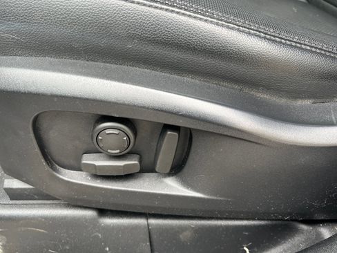 Used 2023 Land Rover Defender 110 X-Dynamic SE image 10