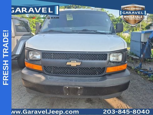 Used 2017 Chevrolet Express 2500 RWD image 3