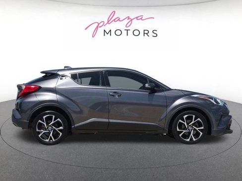 Used 2019 Toyota C-HR Limited FWD image 4