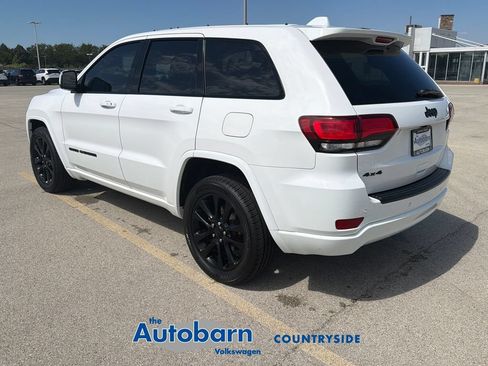 Used 2020 Jeep Grand Cherokee Altitude AWD/4WD image 4